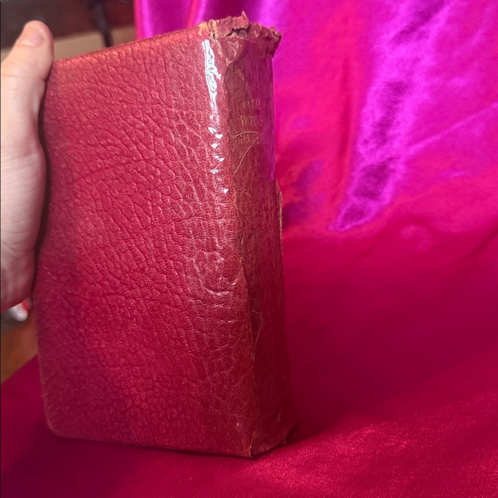 Red Shakespeare Book 1908 - Picture 3 of 6